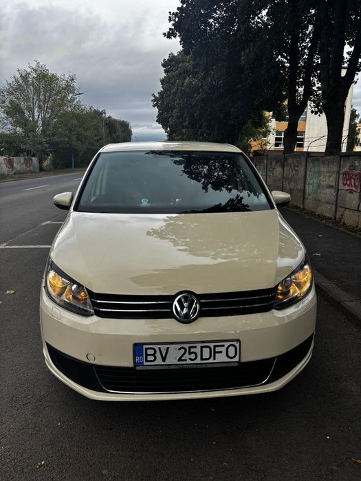 Vând Volkswagen Touran 1.6 TDI, cutie automată DSG, an fabricație 2013