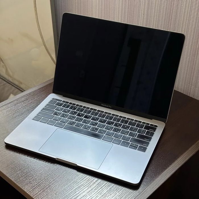 Продам MacBook Pro 2017 (макбук Про 2017)