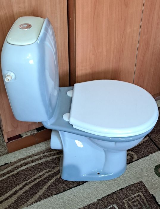 Унитаз в сборе в отличном рабочем состоянии б/у