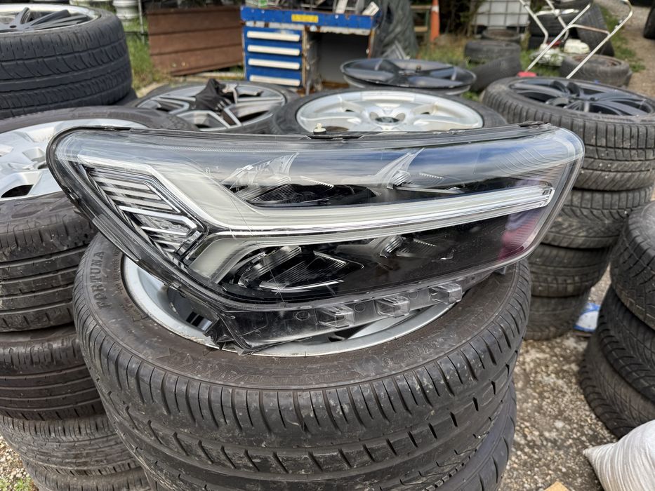 Десен фар волво хс40 volvo xc40