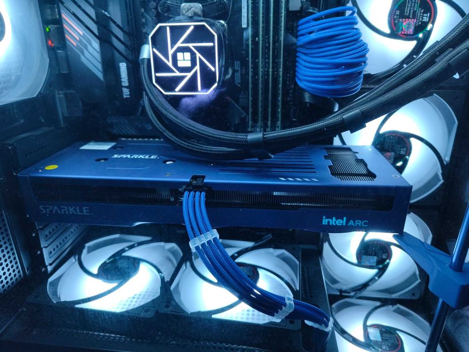 Видеокарта Intel Arc B580 Titan OC Edition + подарък