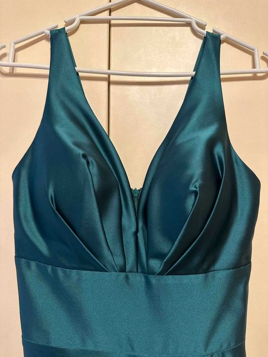 Изумрудена дълга официална рокля- сатен, елегантен модел