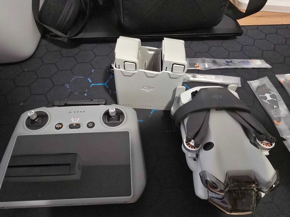 DJI Mini 4 PRO Fly more combo - pachet complet