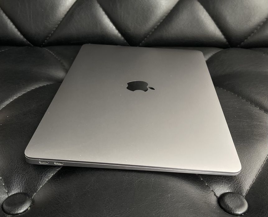 Apple MacBook Air M1 2020 года в идеальном состояние