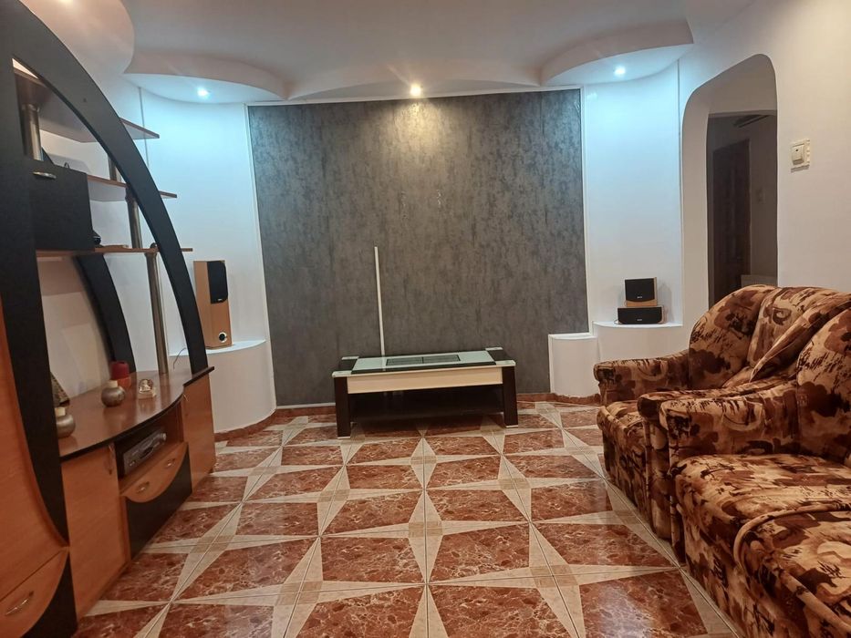 Vand apartament cu 3 camere Ramnicu Sarat (Bd 1 Decembrie 1918)