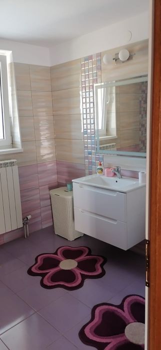 Inchiriez vila, suprafata utila 360mp, Sibiu, str Sacel, zona Tilisca