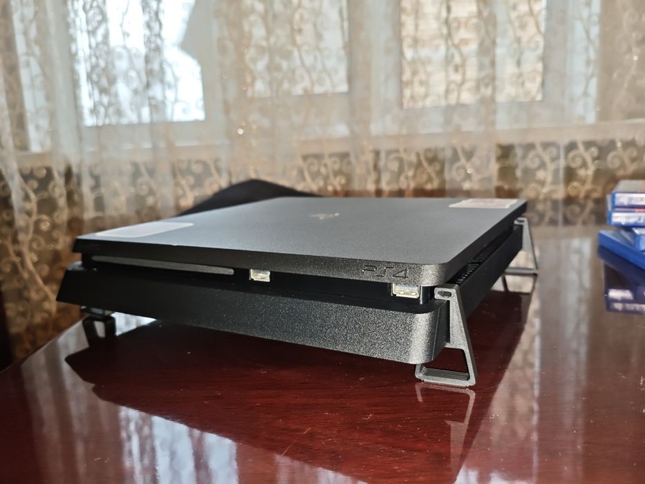 Продам Sony Playstation 4 Slim 1 Tb