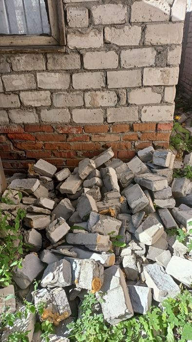 Кирпич серый деликатный,красный