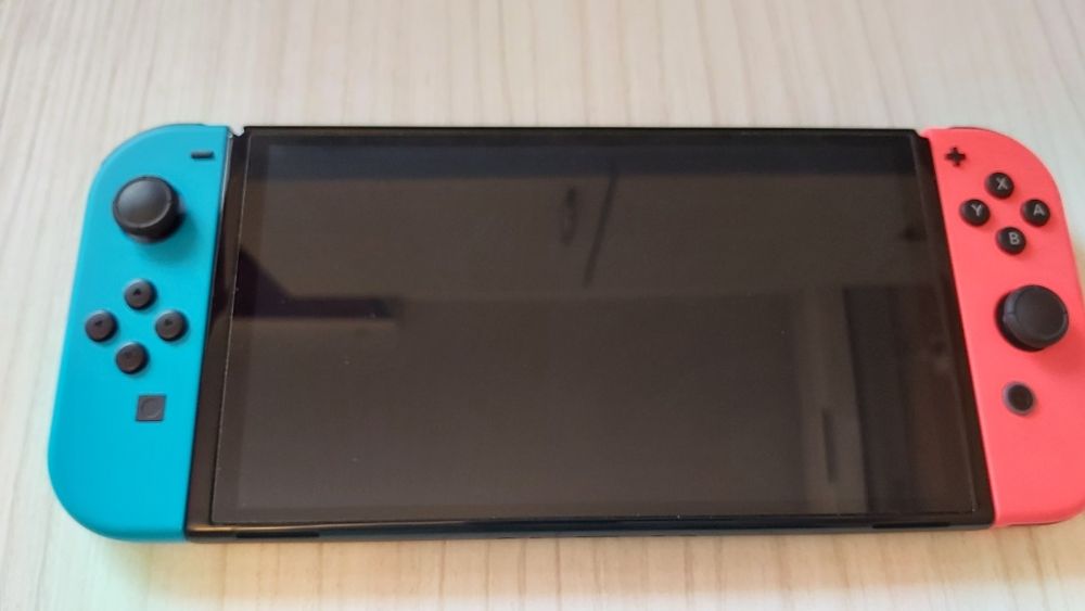 Consola Nintendo Switch OLED - pachet complet + 2 jocuri la alegere