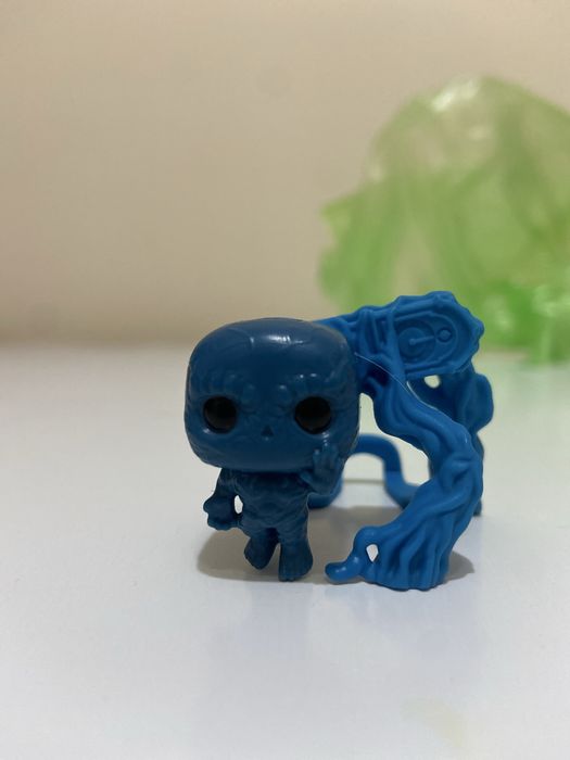 Фигурки из киндера джой очень странные дела