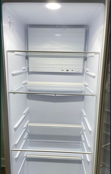 Продам ветринный холодильник