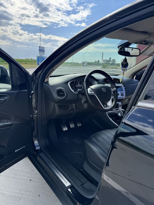 Lancia Delta 1.4 Turbo benzină 140 CP, an 2014 – stare foarte bună, bine întreținută și bine echipată
