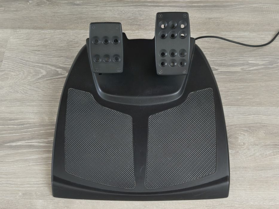 Руль Logitech MOMO Racing