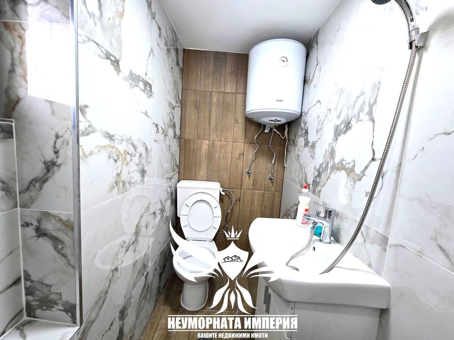 Продавам двустаен апартамент с площ от 40кв.м. на партер с гараж 20кв.м. в град Асеновград квартал Изток