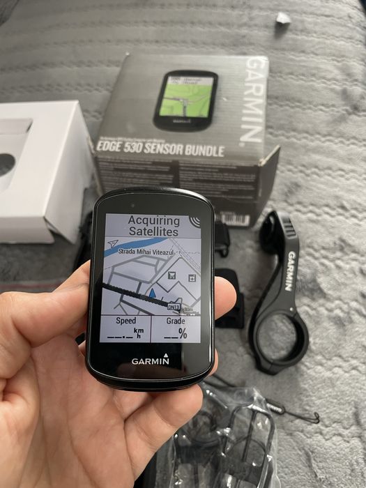 Vand ciclocomputer Garmin Edge 530, pachetul care include si senzorii de viteza si banda de puls