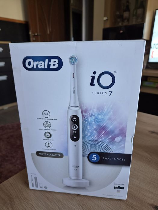 Periuta Oral B iO 7