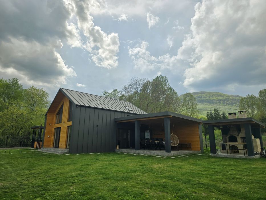 Cabana cu ciubar de închiriat la 5min. de Rîmetea,Coltesti,Valisoara!