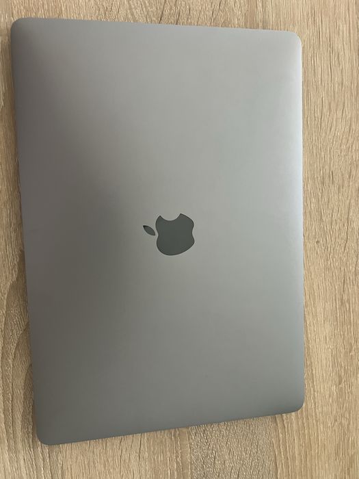 MacBook Pro 13” (13-inch, 2018, Four Thunderbolt 3 ports)