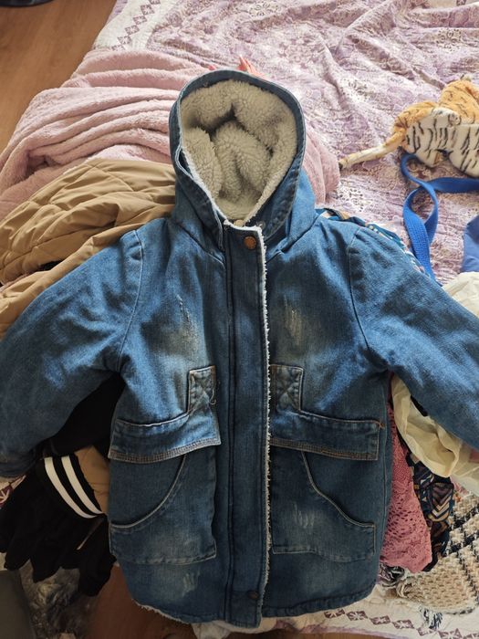 Продается теплая куртка на девочку