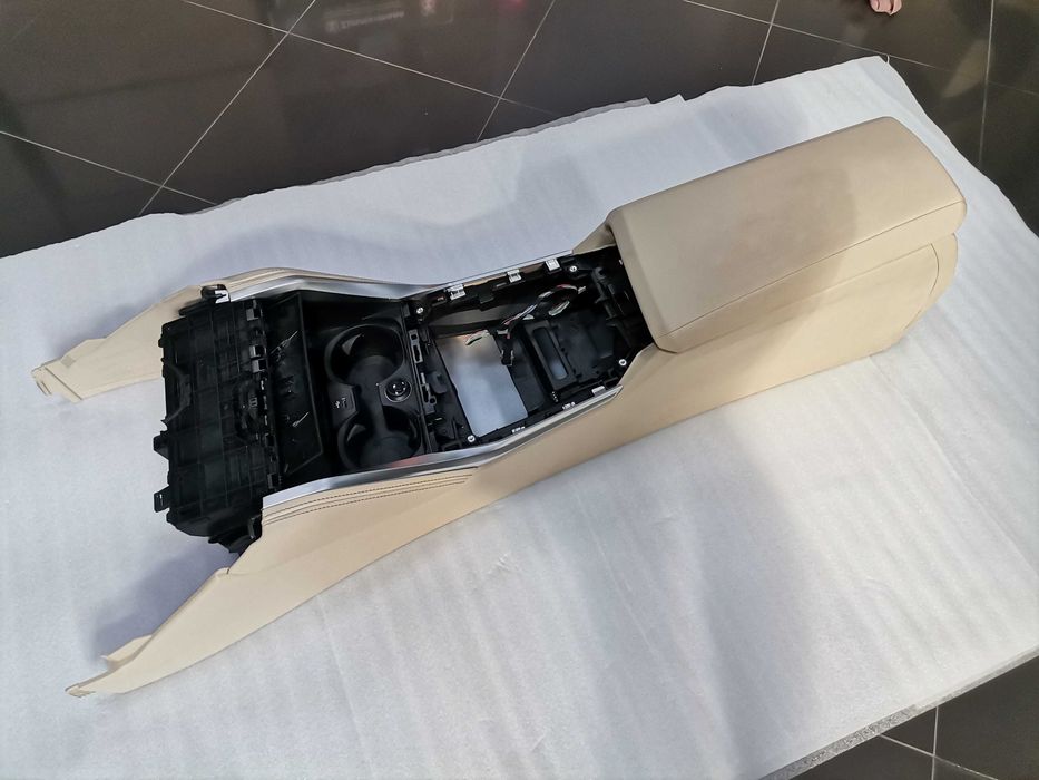 Централна Конзола BMW G20 G21 G22 G23 CANBERRABEIGE - B136