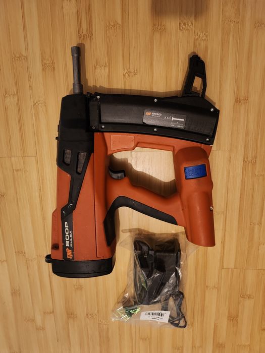 Pulsa P 800 pistol de cuie pentru beton/ fier