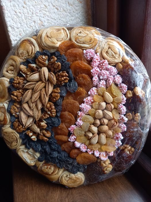 Quruq meva yongoqdan savat подарочный набор сухофруктов и орехов