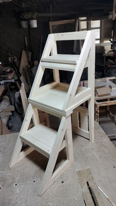 Scaun tip scară lucrat din lemn de brad.d.