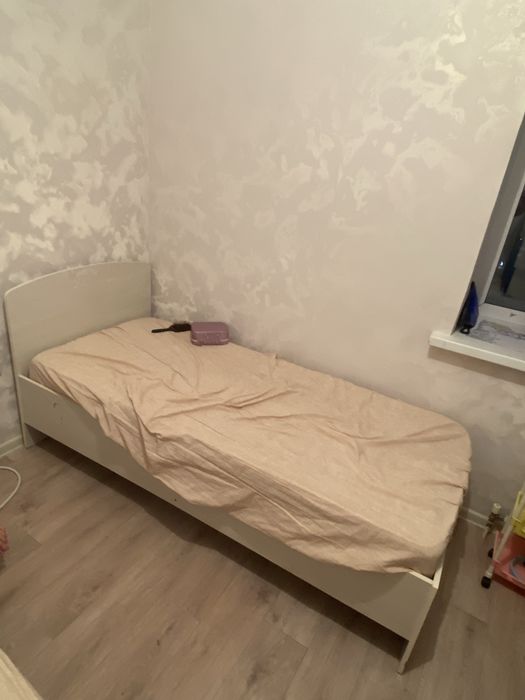 Продам детскую мебель шкаф и две кроватки