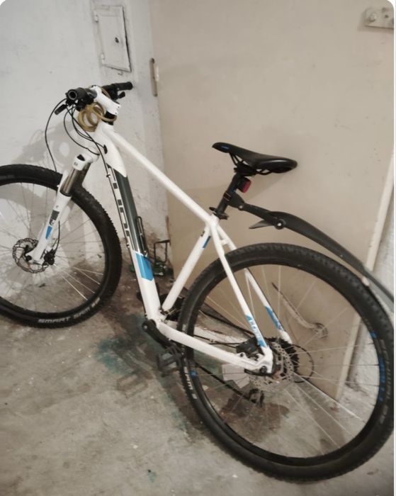 Vând bicicletă cube