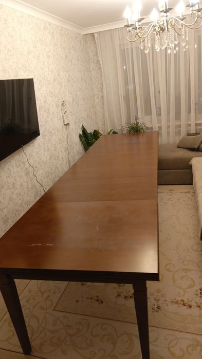 Продам большой стол.