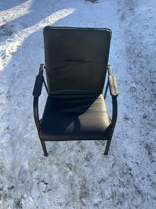 Кресло, кулер, сейф, холодильник