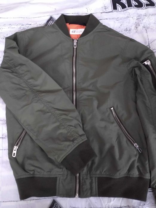 Яке  H&M пролетно- бомбър ръст 146. Пролетно Rebel ръст 158.