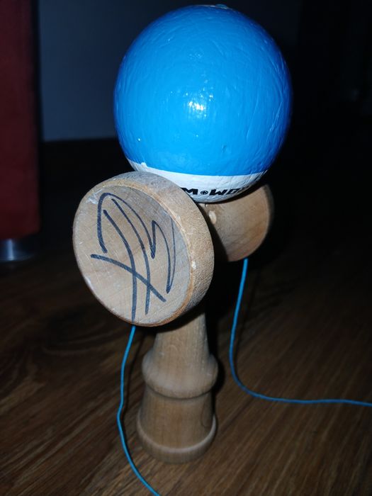 Kendama semnata de XRemus