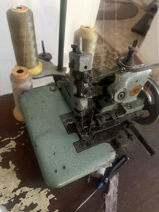 Оверлок б/у в рабочем состоянии