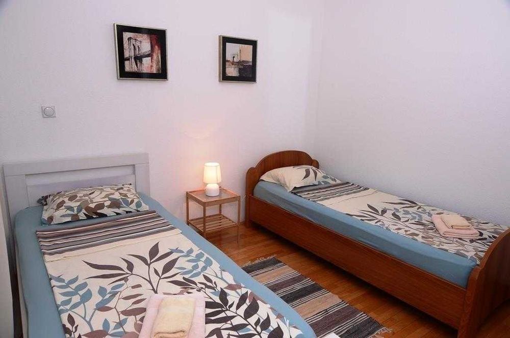 Дава се под наем Тристаен апартамент в Пловдив, Остромила - 88 кв.м за 280.5 € - Снимка #4