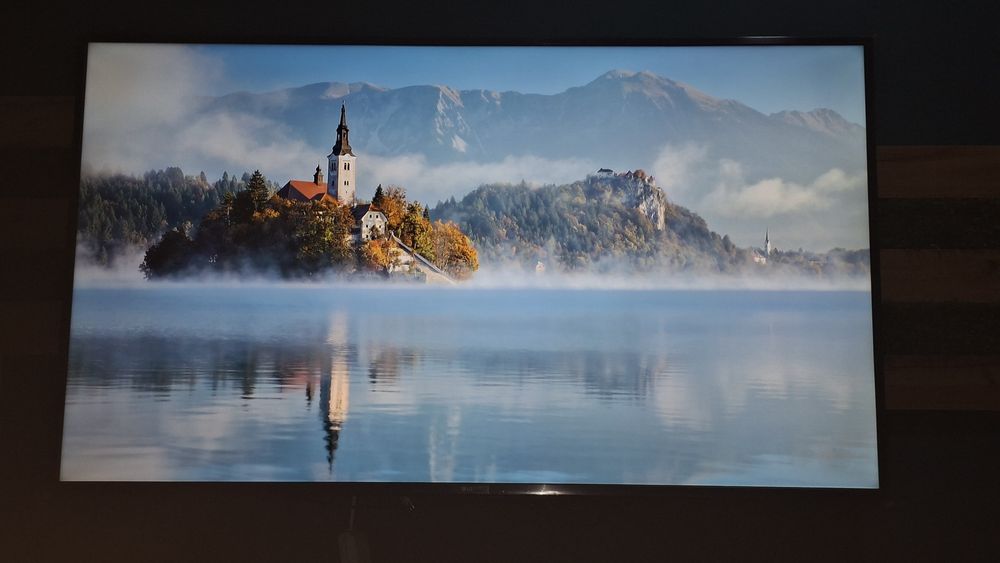 Televizor sotiladi 65 dyum