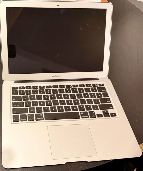 MacBook Air 13” Apple | i5 | 8GB RAM | SSD 256GB | Monterey
