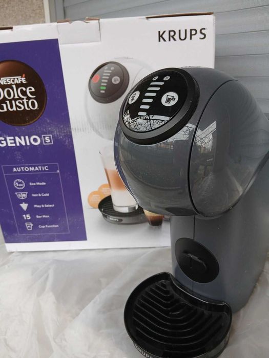 Кафемашина с капсули KRUPS GENIO S KP243B10 + подарък капсули