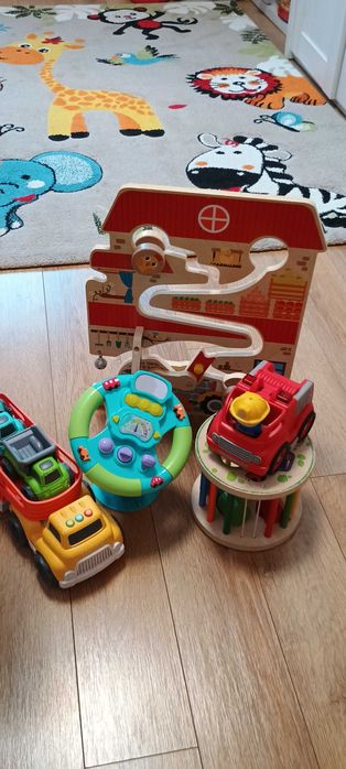 Лот играчки за дете