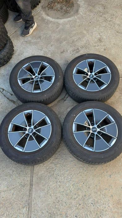 Jante Audi A4 B8 B9 Q2 Q3 R16 205 60 16 vara Bridgestone 5x112