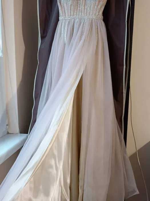 Елегантна бална рокля с тюл Loretti XS