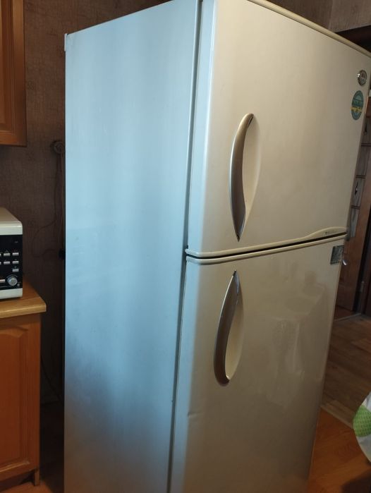 Холодильник двухкамерный б/у