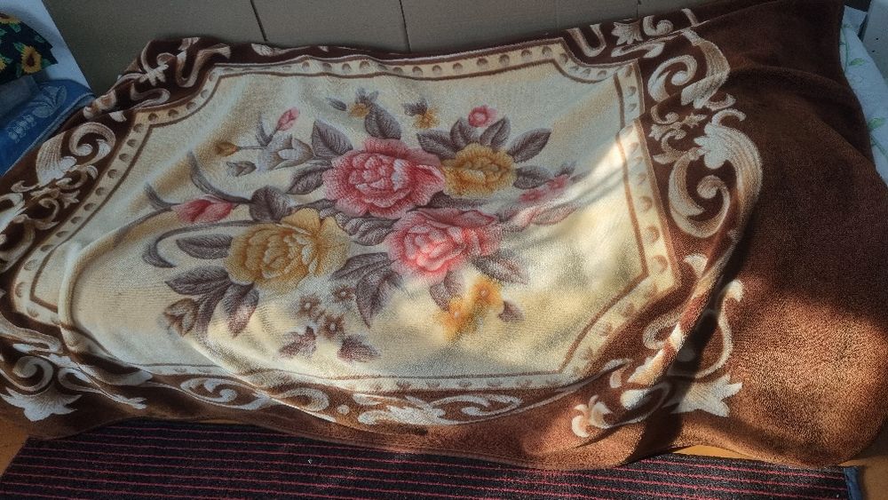 Пледы, одеяла  .