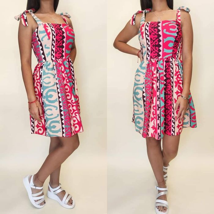 Разкроена лятна рокля