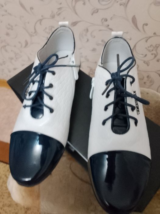 Продаётся женские ботиночки 36 размер.