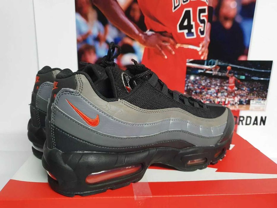 Обувки NIKE / Air Max 95 / Black and Picante Red + КУТИЯ
