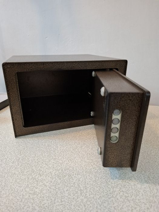 Сейф / каса  24,5/28/17