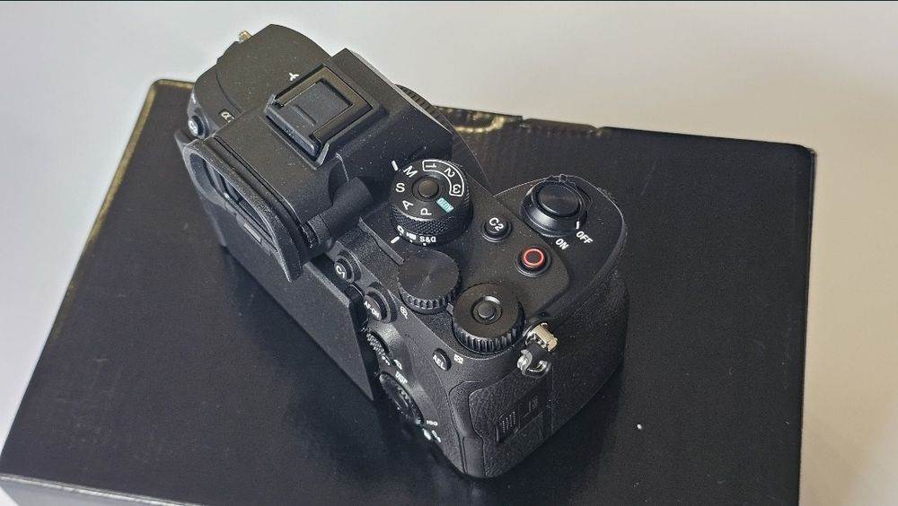Продавам тяло Sony A7R V в отлично състояние