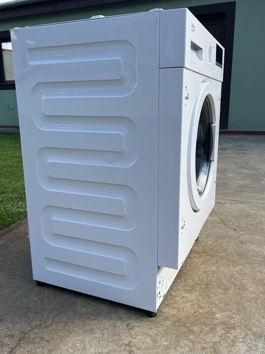 Vând mașină de spălat rufe incorporabilă Beko