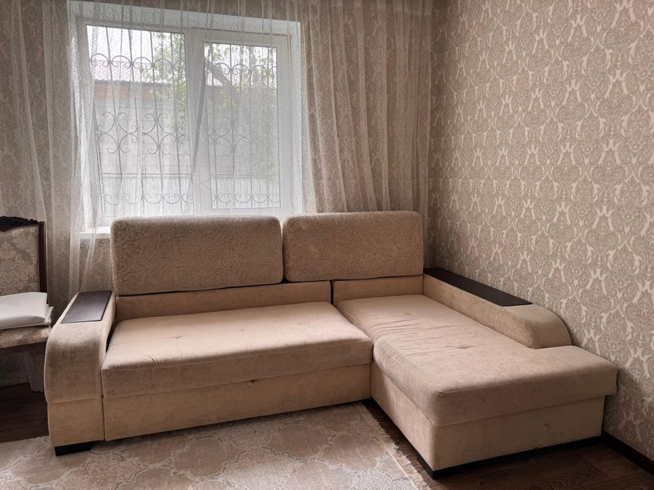 Срочно продаётся угловой диван и настенная стенка, с тумбой
